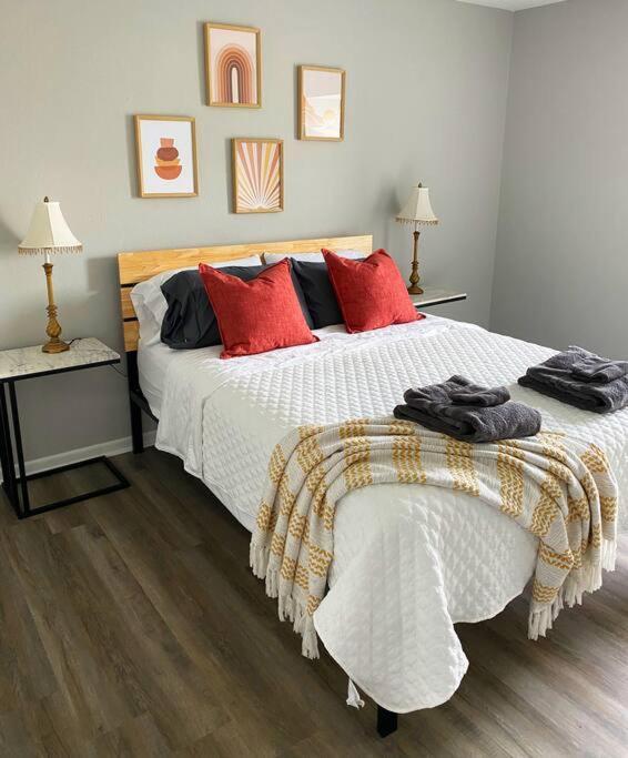 The Delores - 2 Bedroom Apt In Quilt Town, Usa Hamilton Ngoại thất bức ảnh